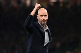 Ten Hag tham gia chạy cùng cầu thủ MU